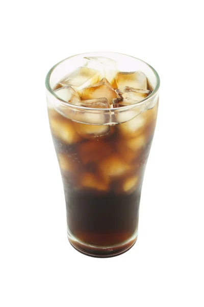Cool cola med is i glaset på vit bakgrund. — Stockfoto