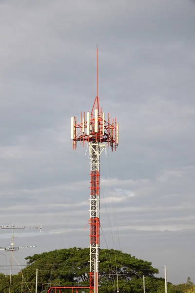 Мобильная антенна — стоковое фото