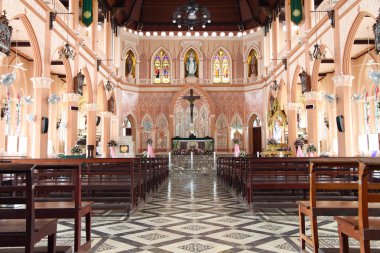 Merkezi yerde satır yatay kapalı kilise