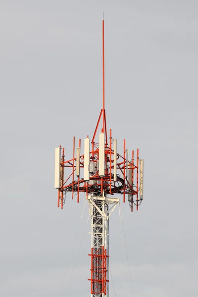 Górnej części antenę do sieci komórkowych — Zdjęcie stockowe