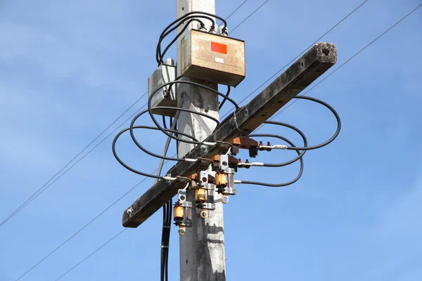 Nod i electric pole junction. — Stockfoto