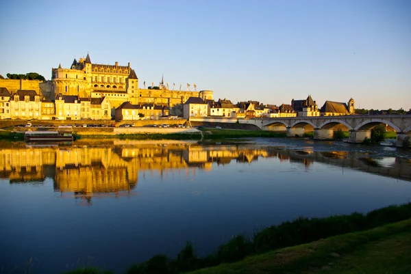 在法国卢瓦尔河谷城堡 de 昂布瓦兹日落 — 图库照片
