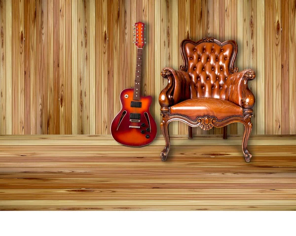 Uxury 革肘掛け椅子とサンバーストのエレク トリック ギターの木製の背景 — ストック写真