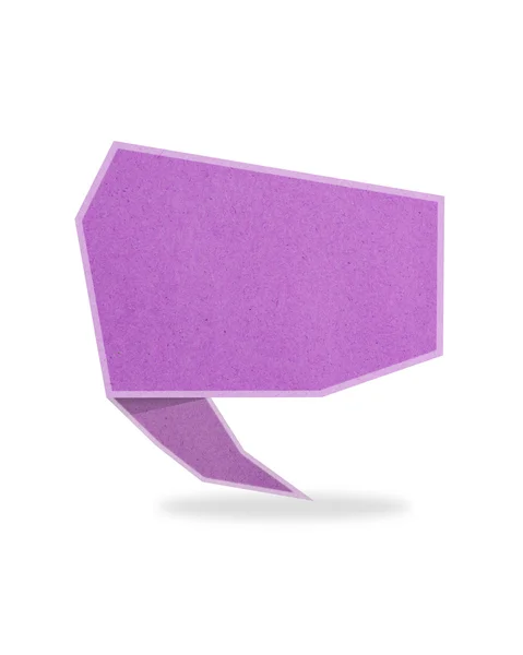 Фиолетовый оригами говорить тег переработанной бумаги ручной палку на белом фоне — стоковое фото