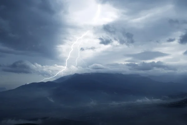 Tempesta in montagna — Foto Stock