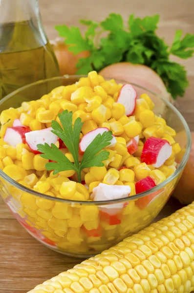 Salade met maïs — Stockfoto