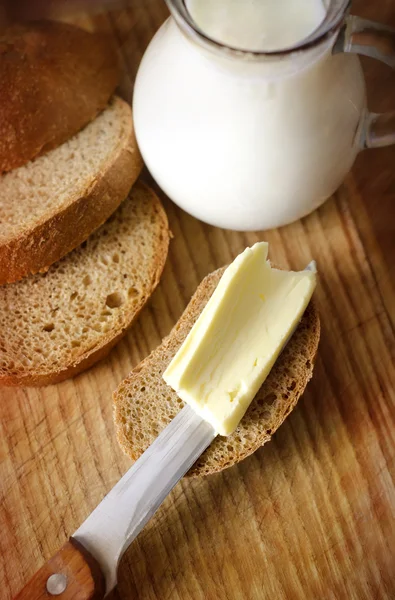 Молоко і хліб — стокове фото