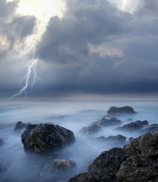 Шторм в море
