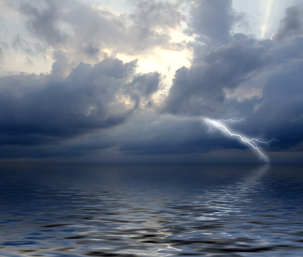 Шторм в море
