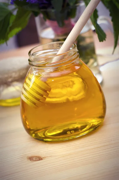 Honey on wood — Stock Photo, Image