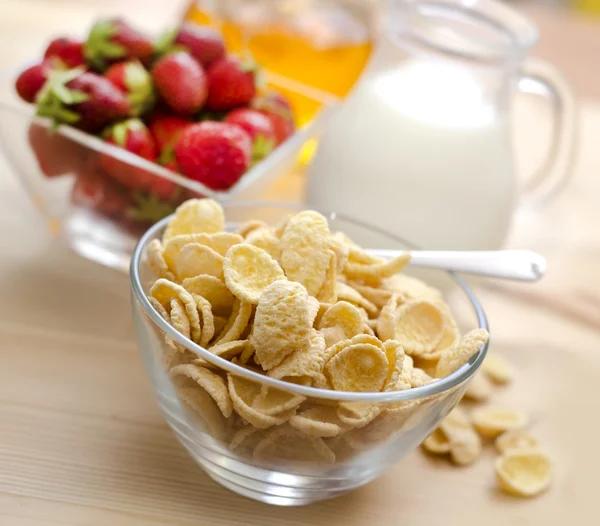 stock image Cornflakes with fresh berries for breakfast