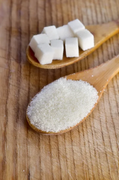 Socker i trä sked — Stockfoto
