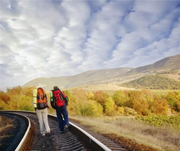 Touristen auf der Eisenbahn — Stockfoto