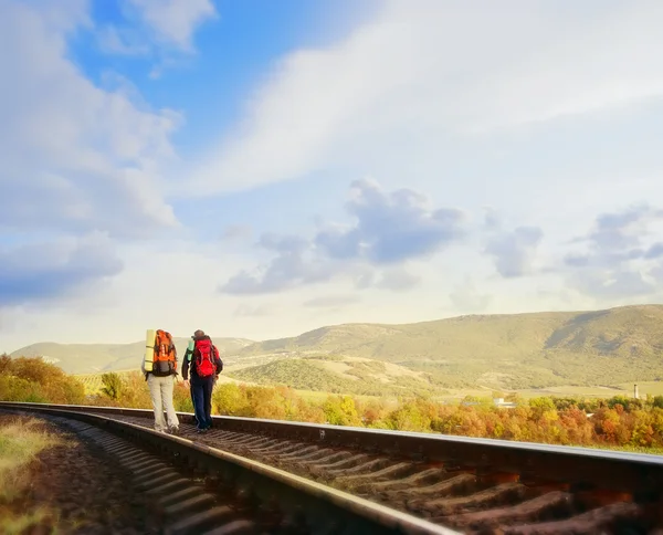 Touristen auf der Eisenbahn — Stockfoto
