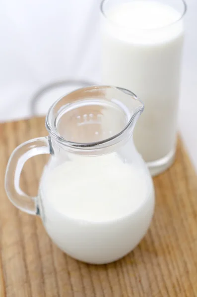 Melk in werper — Stockfoto