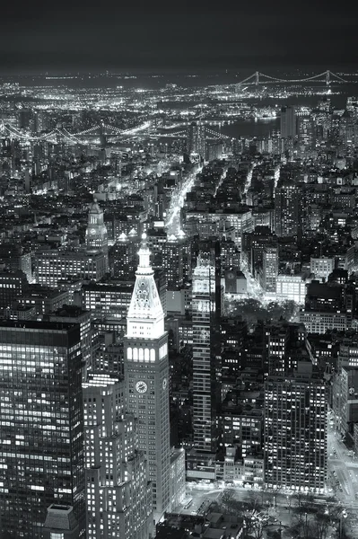 Nova Iorque Manhattan skyline vista aérea ao anoitecer preto e wh — Fotografia de Stock