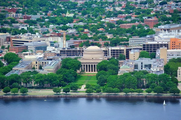 波士顿麻省理工学院的校园 — 图库照片