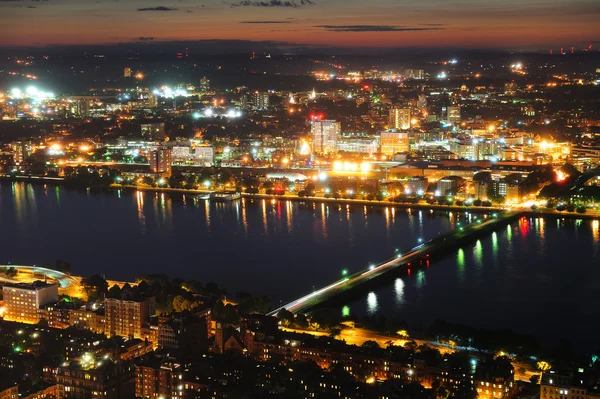 夕暮れ時に空中ボストン チャールズ川 — ストック写真