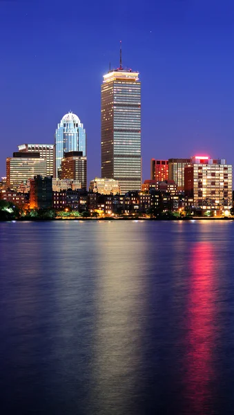 Boston City Skyline in der Abenddämmerung — Stockfoto