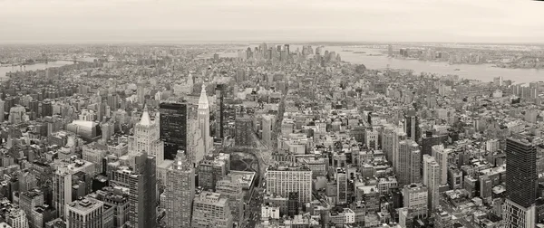 美国纽约市曼哈顿市中心的天际线黑色和白色 — 图库照片