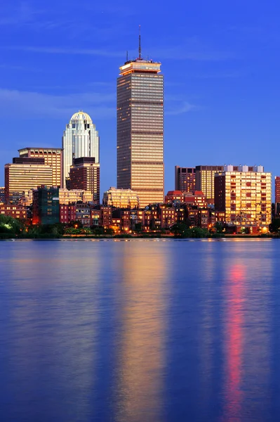 Boston city skyline i skymningen — Stockfoto