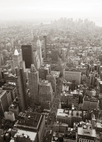 美国纽约市曼哈顿的天际线鸟瞰图黑色和白色 — 图库照片