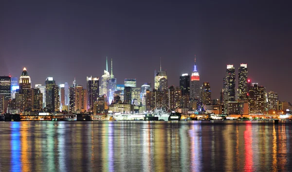 纽约曼哈顿市中心夜晚的天际线 图库图片