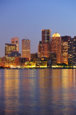 alacakaranlıkta Boston şehir manzarası