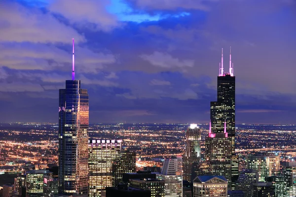Alacakaranlıkta Chicago kentsel havadan görünümü — Stok fotoğraf