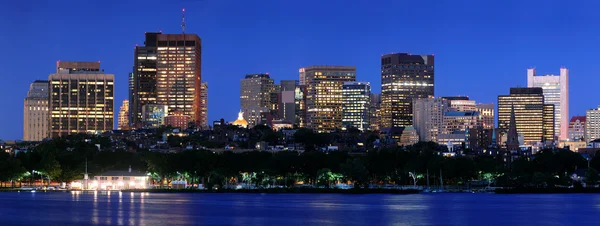 在晚上的波士顿市 — 图库照片