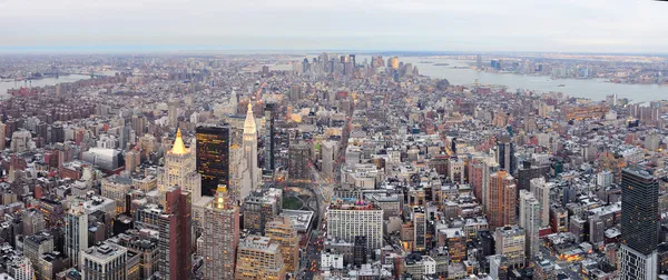 纽约市曼哈顿市中心的天际线 — 图库照片