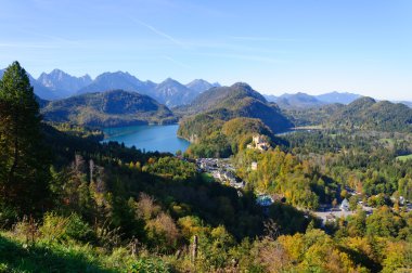 Castle hohenschwangau ve göl alp