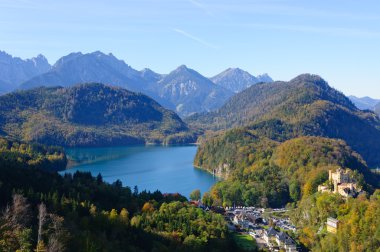 Castle hohenschwangau ve göl alp