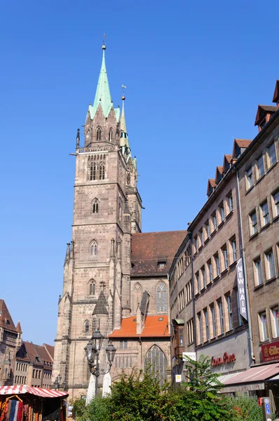 Церковь Святого Лоренца в Нюрнберге, Германия — стоковое фото