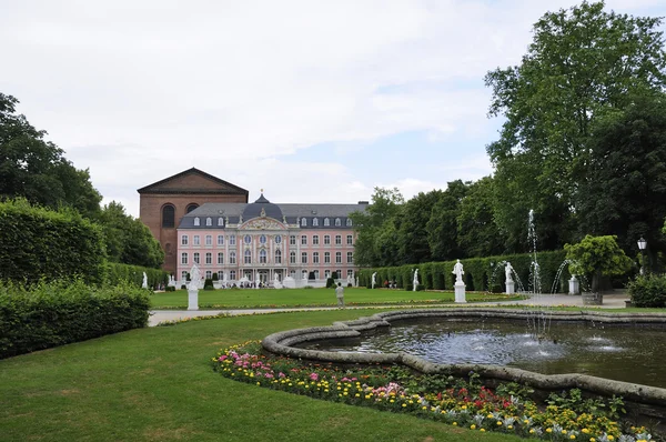 Jardim do palácio em Trier, Alemanha — Fotografia de Stock
