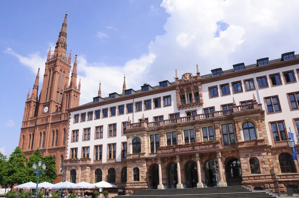 Rathaus und Marktkirche in wiesbaden — Stockfoto