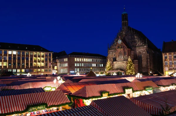 Christkindlesmarkt (Julmarknad) i Nürnberg, Tyskland — Stockfoto