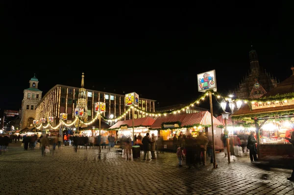 Christkindlesmarkt (mercado de Natal) em Nuremberg, Alemania — Fotografia de Stock