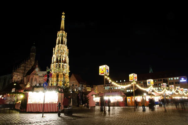 Christkindlesmarkt (Kerstmis markt) in Neurenberg, Duitsland — Stockfoto