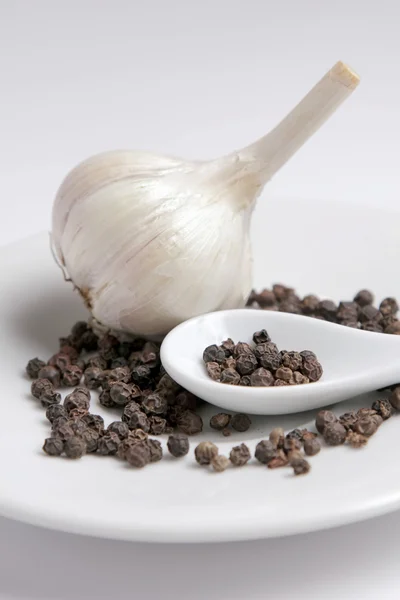 stock image Garlic and black pepper peas in a white saucer