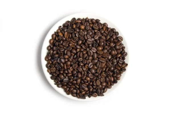 Kaffebönor på ett tefat — Stockfoto