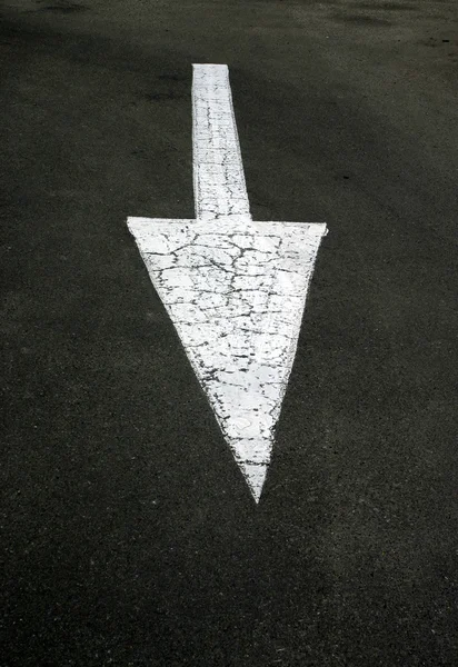 White arrow painted on road — Stock Photo, Image