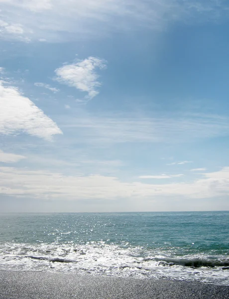 Море и небо — стоковое фото