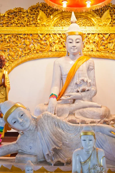 Posąg Buddy Birmański stylu w Tajlandii — Zdjęcie stockowe