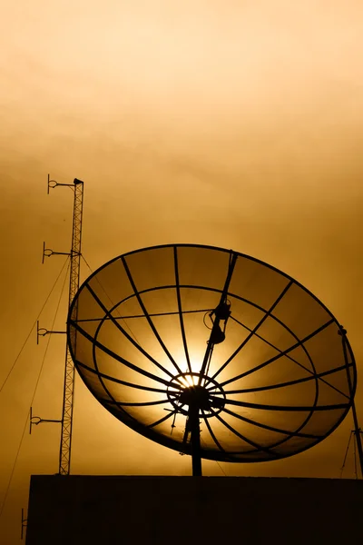 Siyah uydu anteni — Stok fotoğraf