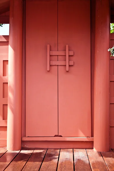 Тайская винтажная дверь — стоковое фото