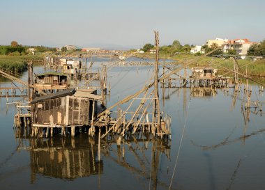 balıkçı kulübeleri Nehri üzerinde