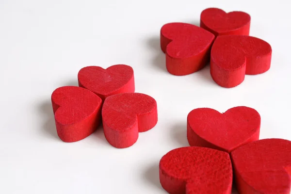 Красные деревянные сердца — стоковое фото