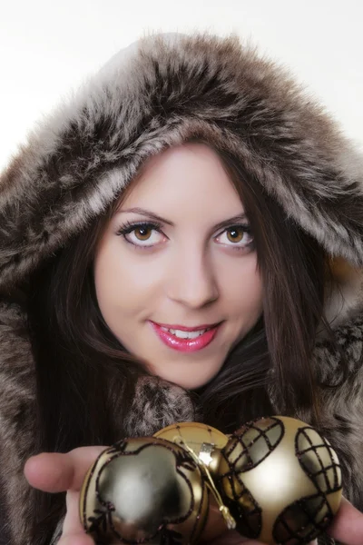 Beleza de inverno em casaco de pele — Fotografia de Stock