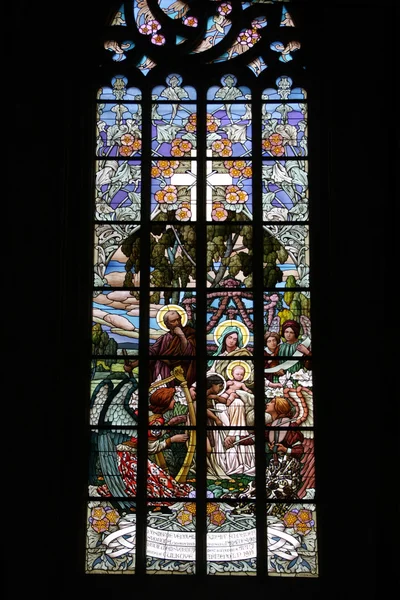 Stained-glass window in Saint Barbara's Church, Czech Republic, — Stock Photo, Image